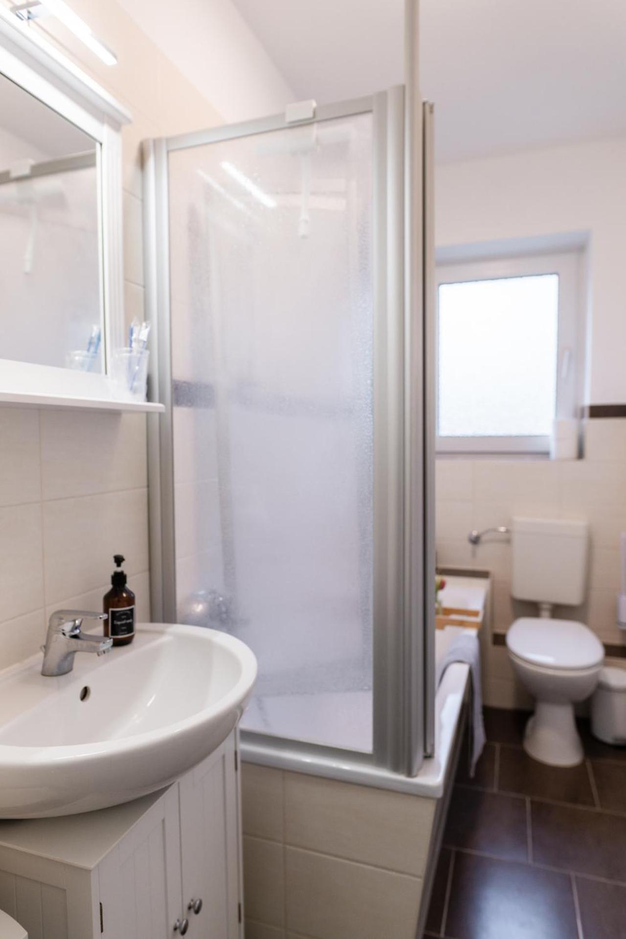 Mitten In Wolfsburg - Happyhome - 2 Zimmer, 6 Personen, Outletcenter, Autostadt, Vw-Nah, Parken ภายนอก รูปภาพ